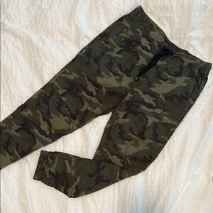 American Eagle Outfitters Green Camouflage Pants